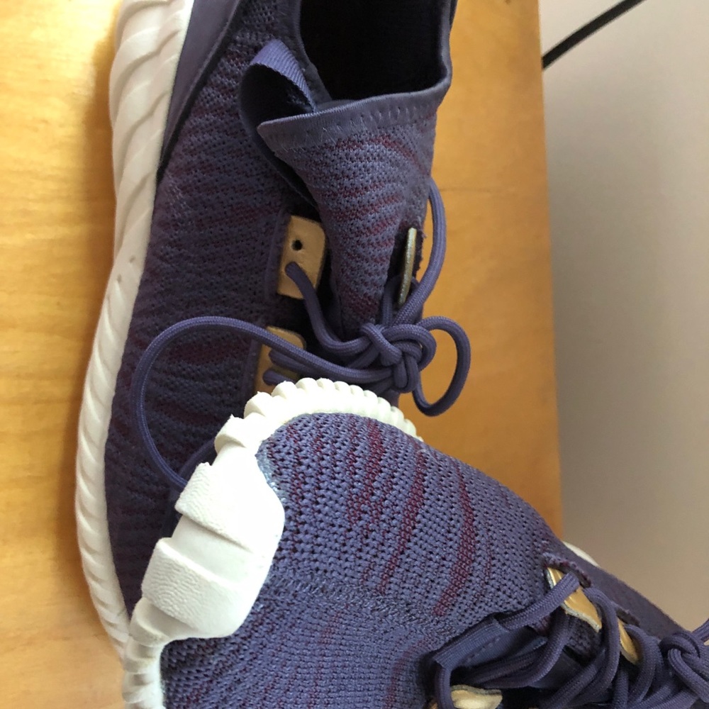 Mens size 10 ADIDAS tubular shoes